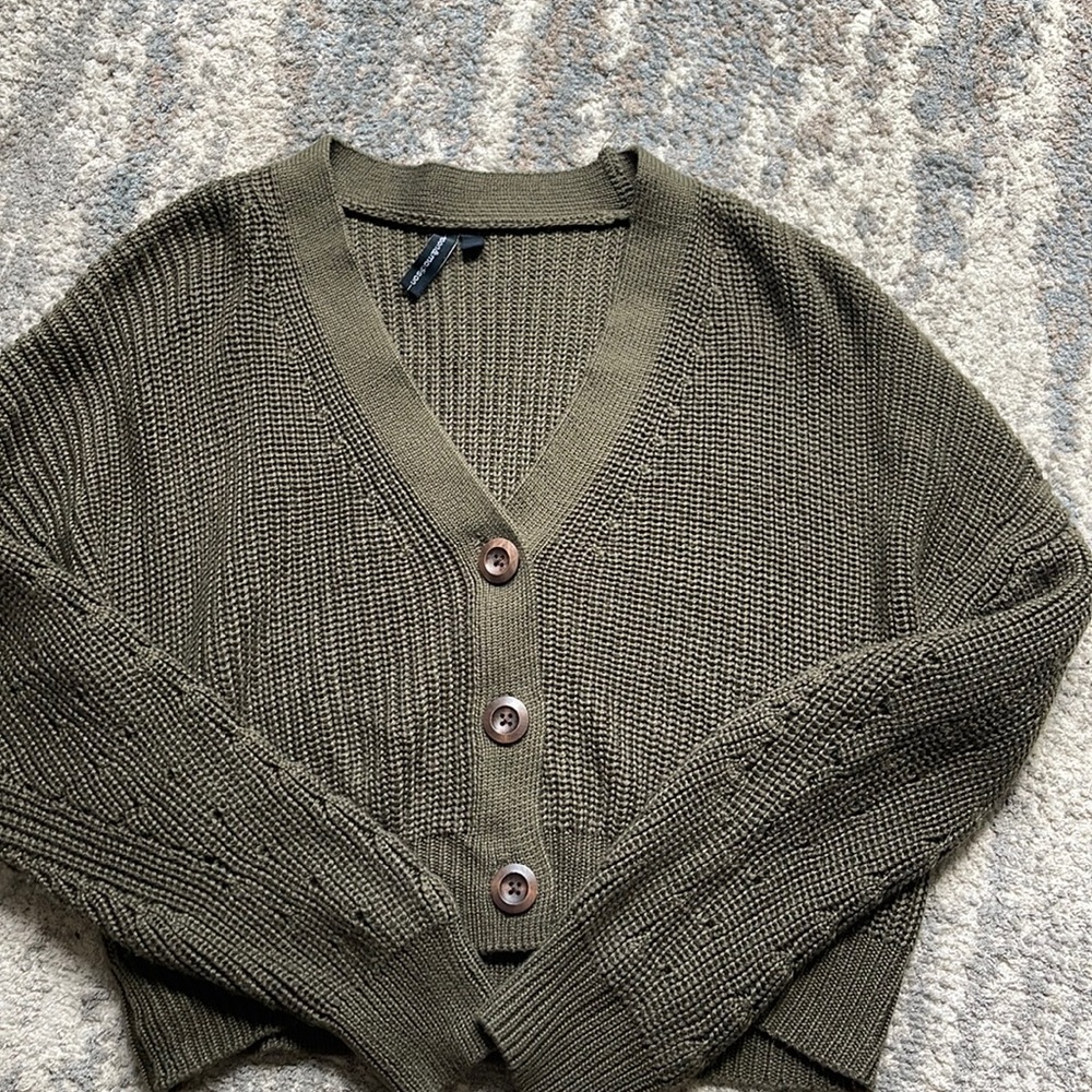 Cropped knitted sweater